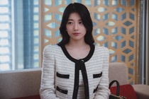 Tranh cãi đồng hồ giả trong phim của Suzy