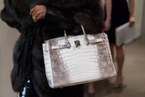 Doanh số bán hàng của Hermès tăng ở châu Á
