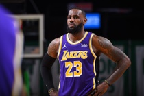 LeBron James đeo đồng hồ hiếm hơn 163.000 USD