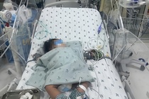 Cuu be 4,5 thang tuoi soc sot xuat huyet nang, roi loan dong mau hinh anh