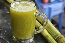 Khat den may cung dung uong nuoc mia kieu nay, cuc hai cho suc khoe hinh anh
