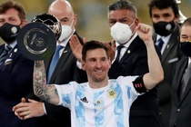 Con trai Maradona: 'Messi đã phải chịu đựng rất nhiều'