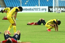 U23 Lào kiệt sức sau khi loại Malaysia