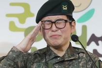 Cai chet cua binh si chuyen gioi va su thu ghet voi LGBT o Han hinh anh