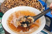 Gánh bún ốc nguội hấp dẫn thực khách suốt 30 năm qua