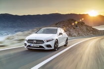 Mercedes-Benz A-Class 2018 thay doi dien mao, len ke thang 3 hinh anh