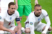 Luke Shaw chèo kéo Kane, Rice đến MU