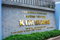 Đưa tiếng Anh liên kết vào chính khóa để ép học sinh tham gia?