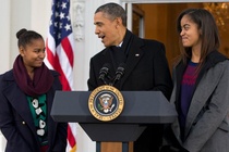 Ong Obama chia se hoc ky nang lanh dao tu viec day con gai hinh anh