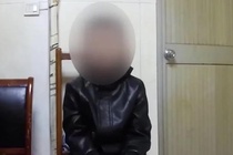 Be 10 tuoi bi phat quy an xin o ga tau vi khong lam bai tap hinh anh