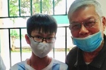 Bộ trưởng GD&ĐT tặng bằng khen cho học sinh trả lại 50 triệu đồng
