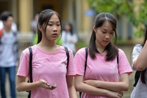 Tranh cai ve de thi so sanh tho voi nhan sac, duc hanh nguoi con gai hinh anh