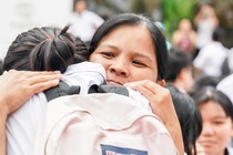 Mot tuan thi 3 truong chuyen, thi sinh met moi, phu huynh xot xa hinh anh