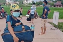 Thay, co sat canh ben hoc sinh chong dich Covid-19 hinh anh
