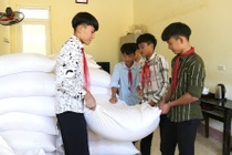 Ho tro gao cho hoc sinh trong nam hoc moi hinh anh