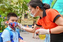 Bo GD&DT huong dan cho tre mam non tro lai truong hinh anh