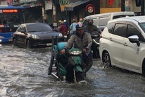 Ham chui, duong cua ngo TP Thu Duc ngap lenh lang sau mua hinh anh