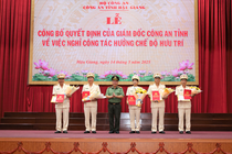 5 lanh dao cap phong Cong an Hau Giang nghi huu truoc tuoi hinh anh