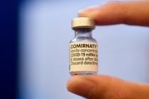 Bo Y te de nghi tiem mui 2 vaccine Covid-19 cho hoc sinh sau 4 tuan hinh anh