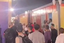 Làng cổ động viên World Cup bị chê thiếu nước nóng