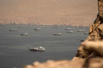 Iran lai phong toa eo bien Hormuz hinh anh