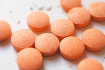 Bien chung nguy hiem co the xay ra khi bo sung vitamin C qua lieu hinh anh