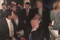 Khach ngo ngang khi Trump doi pho Trieu Tien ngay o tiec toi hinh anh
