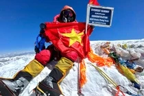Toi mot tuan chinh phuc ca Everest va Lhotse hinh anh