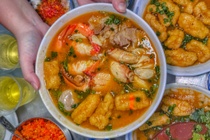 Bánh canh cua trong hẻm TP.HCM tăng giá lên 400.000 đồng/tô