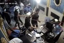 Bắt nhóm giang hồ đập phá quán karaoke ở Sài Gòn
