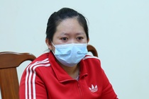 Nguoi phu nu thu mua so bao hiem xa hoi bi xu phat hinh anh