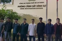 Thu doan cua nhom trom so hang tri gia 2,4 ty dong o TP.HCM hinh anh