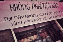 Tiệm xăm tại Sài Gòn có bảng hiệu độc nhất vô nhị