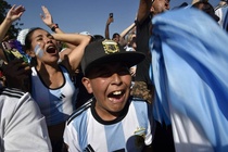 CĐV Argentina 'đốt hết tiền tiết kiệm' mua vé trận chung kết World Cup