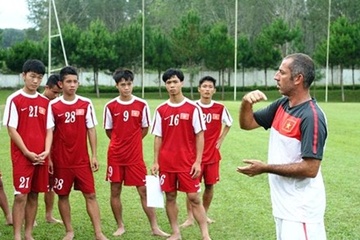 U19 Viet Nam ren quan tai Anh, Bi trong nam 2014 hinh anh