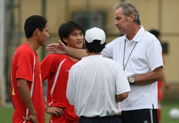 Alfred Riedl va duyen tinh sau dam voi Viet Nam hinh anh