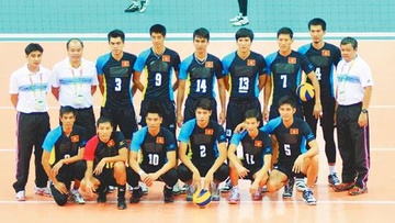 Tuyen bong chuyen nam VN gop tien thue gia su day Anh ngu hinh anh
