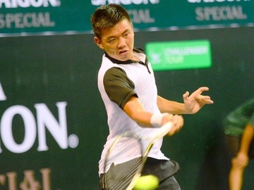 Ly Hoang Nam danh bai tay vot hat giong nguoi Nhat Ban hinh anh