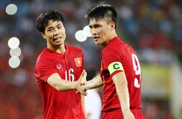 Viet Nam vs Hong Kong: Vang Cong Phuong, co Cong Vinh hinh anh