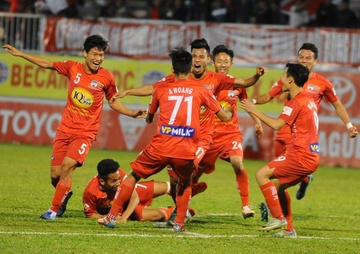 Binh Duong e ngai su hung phan cua Cong Phuong, Van Thanh hinh anh
