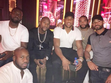 Sap thuong dai, Mayweather van co mat tai hop dem hinh anh