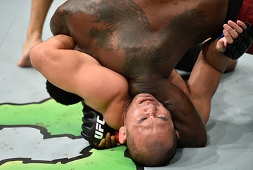 UFC FN 117: Vo si nguoi My chien thang bang don khoa cuc ky hiem gap hinh anh