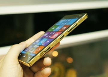 Can canh Lumia 930 ma vang tai Viet Nam hinh anh