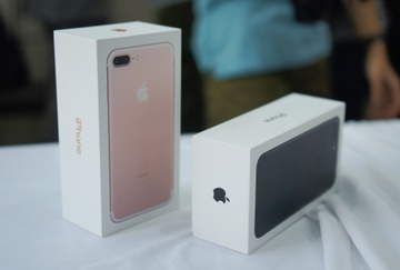 Chua co chiec iPhone 7 Jet Black thuong mai nao ve Viet Nam hinh anh