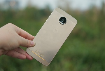 Danh gia Moto Z: Khac biet tao nen dang cap hinh anh