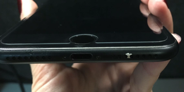 Ngay cang nhieu iPhone 7 bi troc son hinh anh