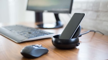 Phu kien Samsung DeX bien Galaxy S8 thanh PC hinh anh
