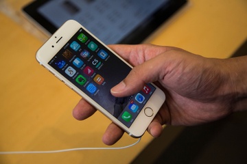 Vua len ke, iPhone 6 32 GB da giam gia ca trieu dong hinh anh