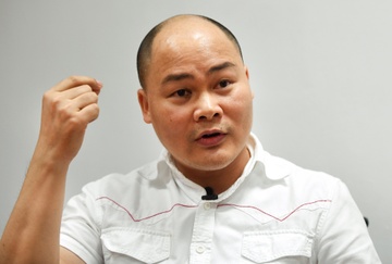 Ong Nguyen Tu Quang ly giai ve thiet ke moi cua Bphone 2017 hinh anh