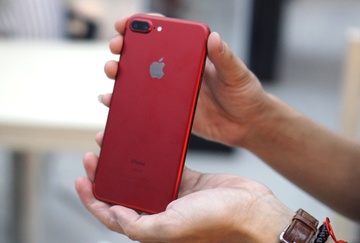 'Bom tan' gia tren troi, nguoi dung chon smartphone tan trang hinh anh